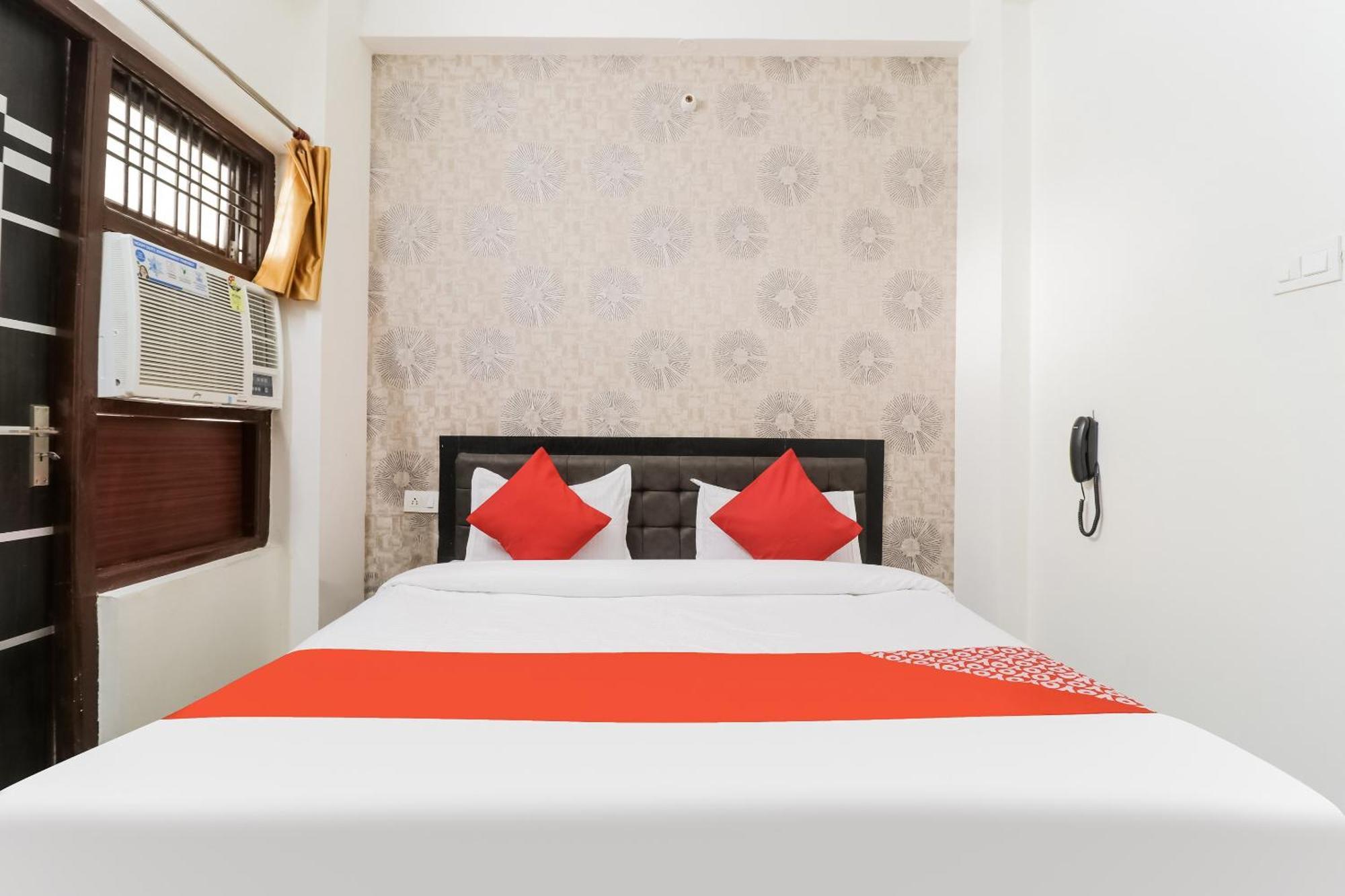 גורקפור Super Hotel O Rs Inn מראה חיצוני תמונה
